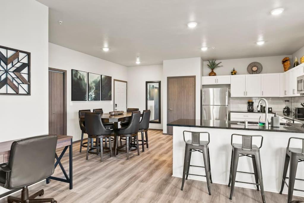 Spacious New 2 Bed 2 Bath Apt By Downtown Spokane Exterior photo