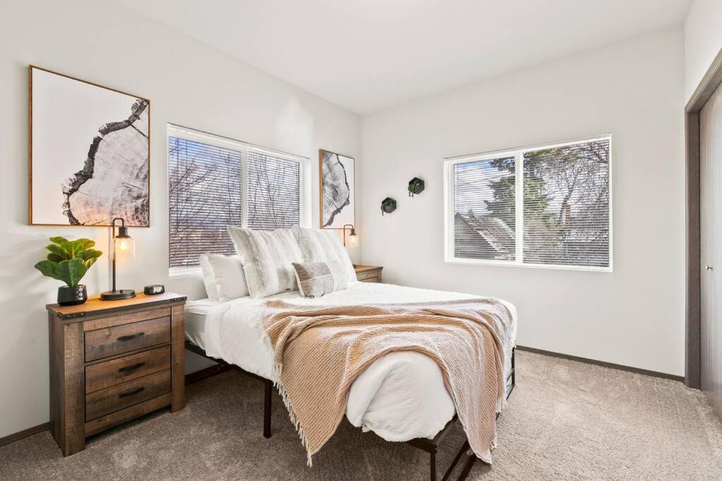 Spacious New 2 Bed 2 Bath Apt By Downtown Spokane Exterior photo