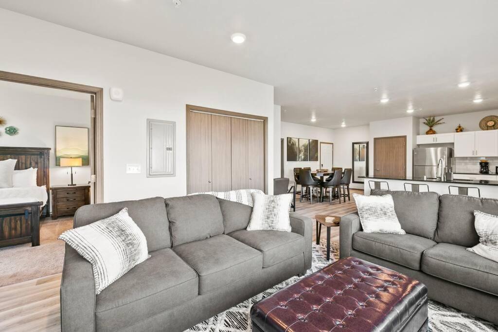 Spacious New 2 Bed 2 Bath Apt By Downtown Spokane Exterior photo