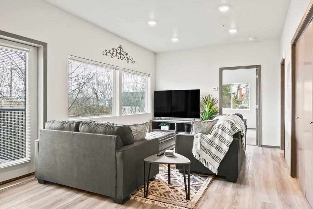 Spacious New 2 Bed 2 Bath Apt By Downtown Spokane Exterior photo