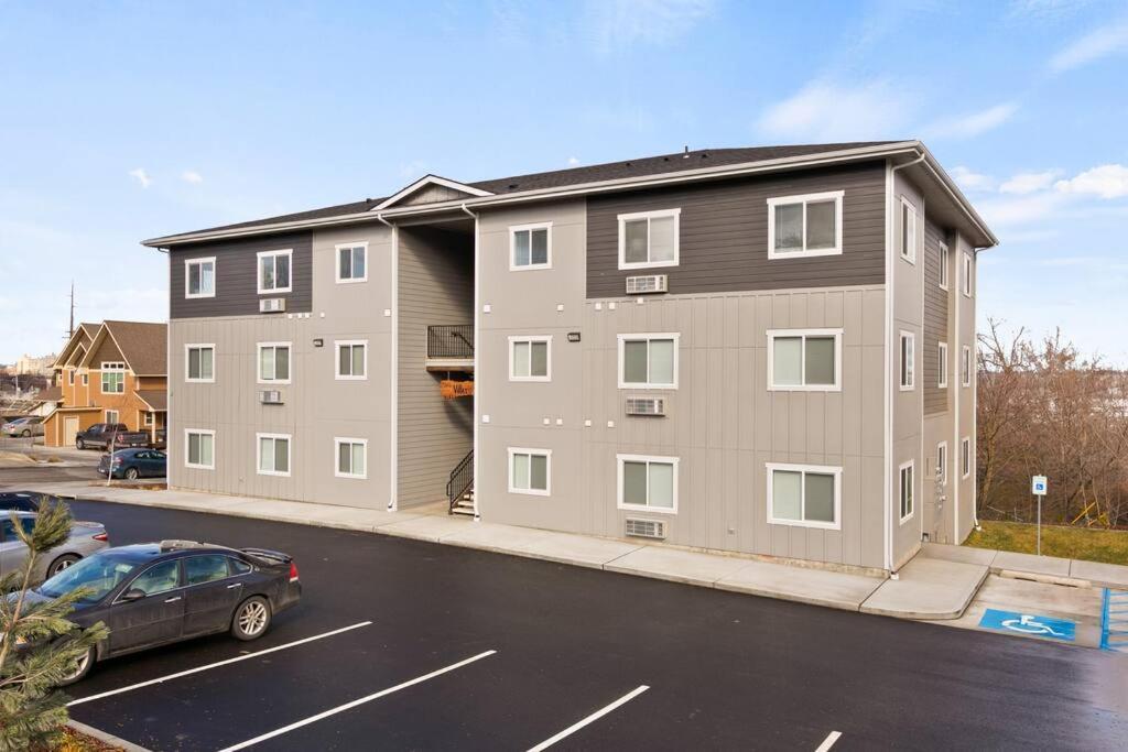 Spacious New 2 Bed 2 Bath Apt By Downtown Spokane Exterior photo