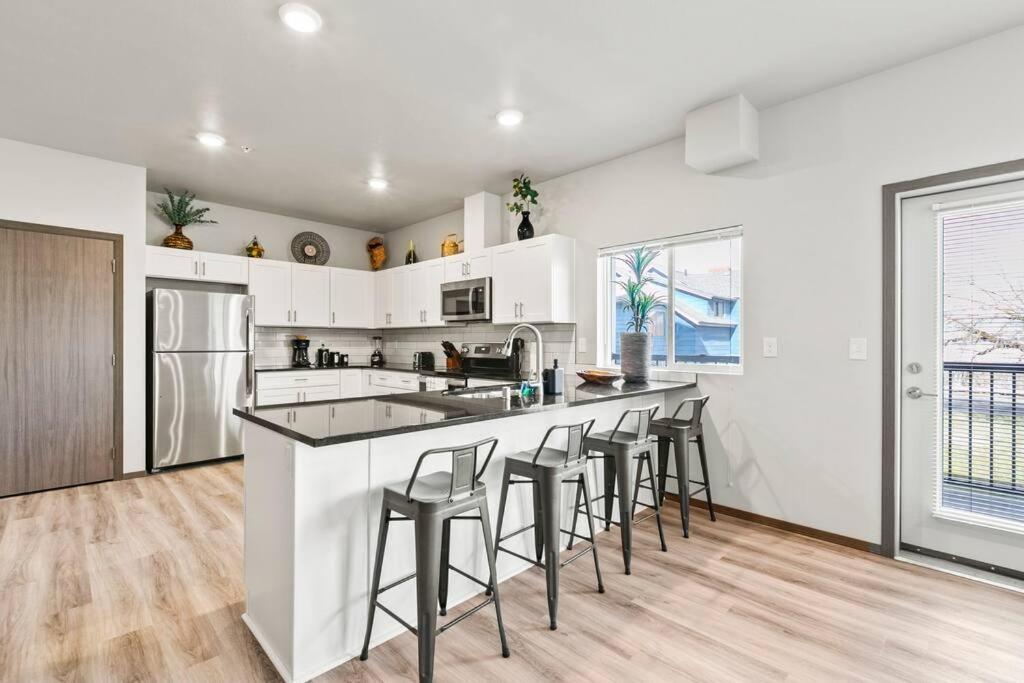 Spacious New 2 Bed 2 Bath Apt By Downtown Spokane Exterior photo