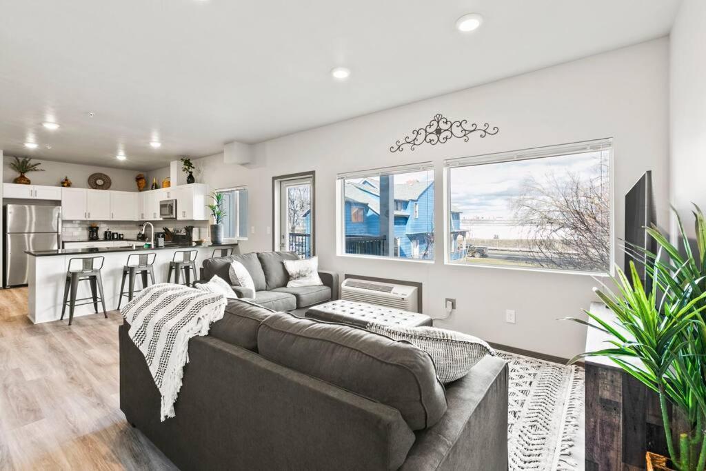 Spacious New 2 Bed 2 Bath Apt By Downtown Spokane Exterior photo